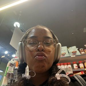 Meet your Posher, Ashli